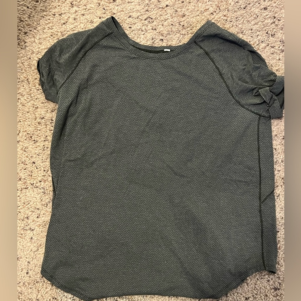 Lululemon open tie back tshirt size M
